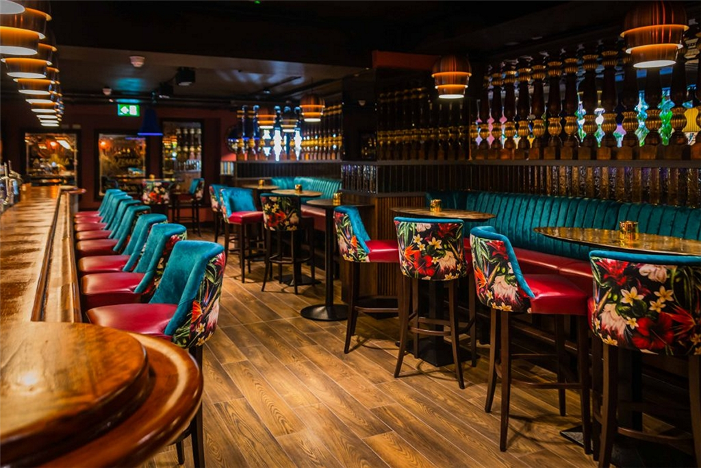 Derry’s Ltd, Annaghmore, Portadown PUB MEMORABILIA NI Pub Furniture