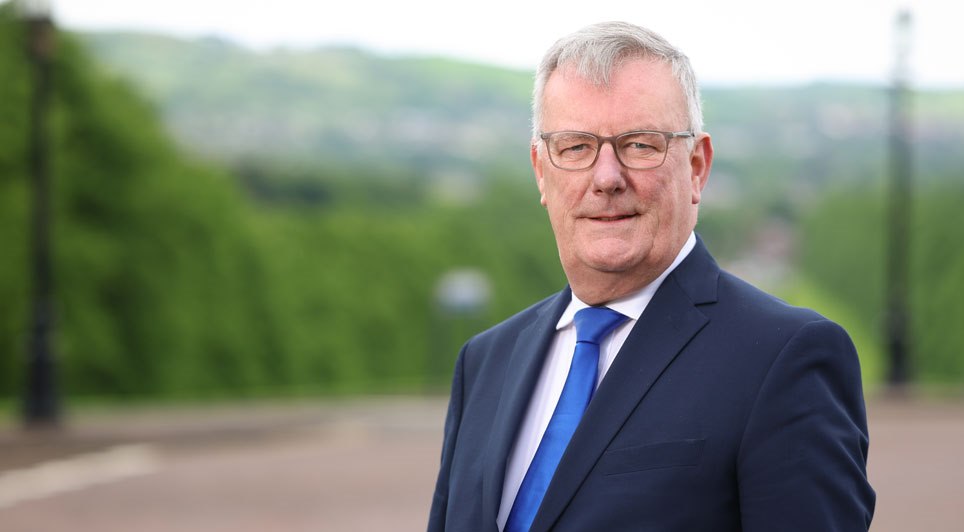 Health Minister Pledges 3.3% Pay Rise Priority For HSC Staff